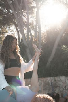 יוגה בסטייל זרימה בסאיוליטה