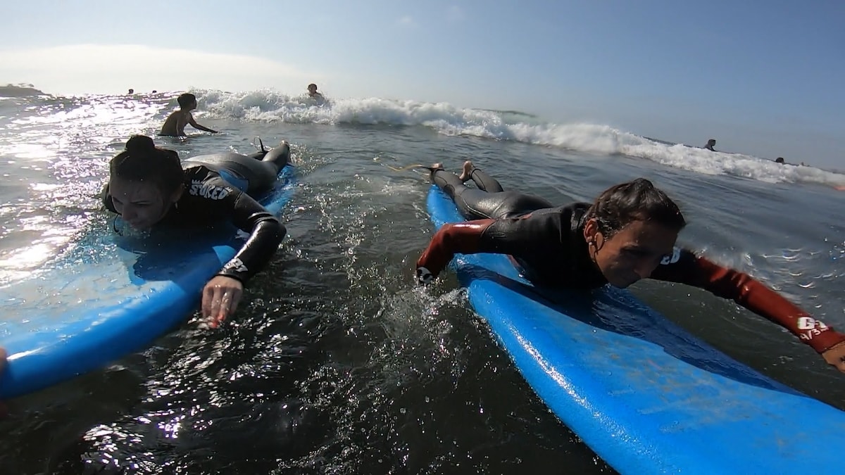 Surfing class with photos and videos of your experience