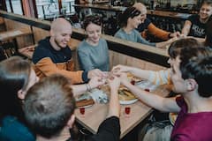 לטעום משקאות חריפים פולניים מסורתיים בקזימירז'