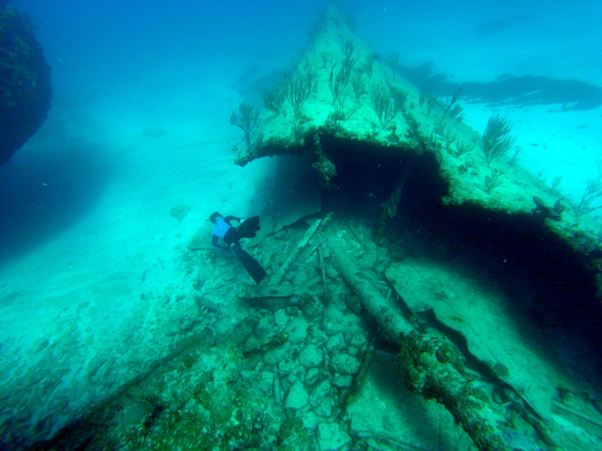 Snorkel to a shipwreck