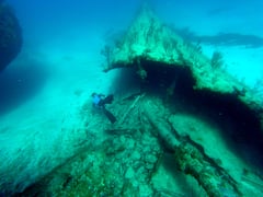 Snorkel to a shipwreck