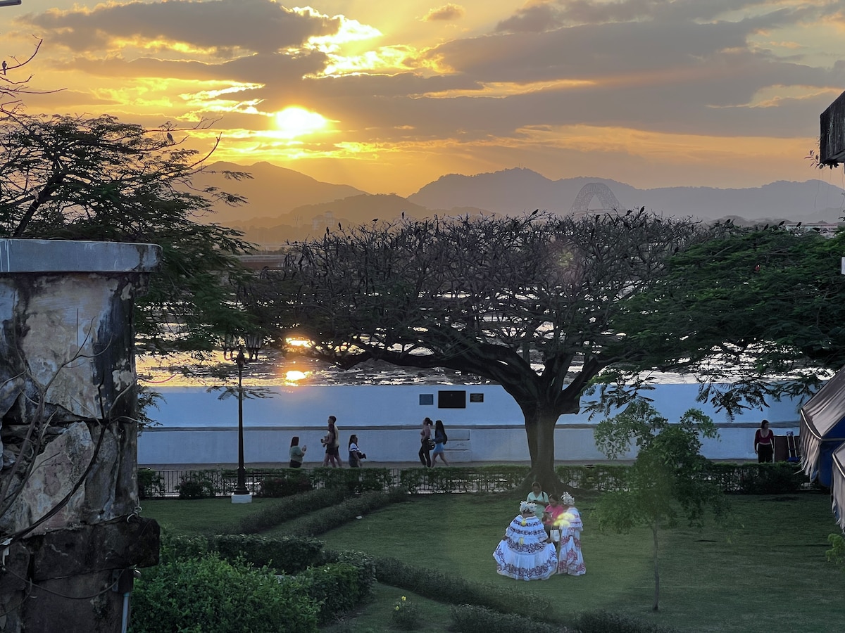 Colonial District Sunset Walk