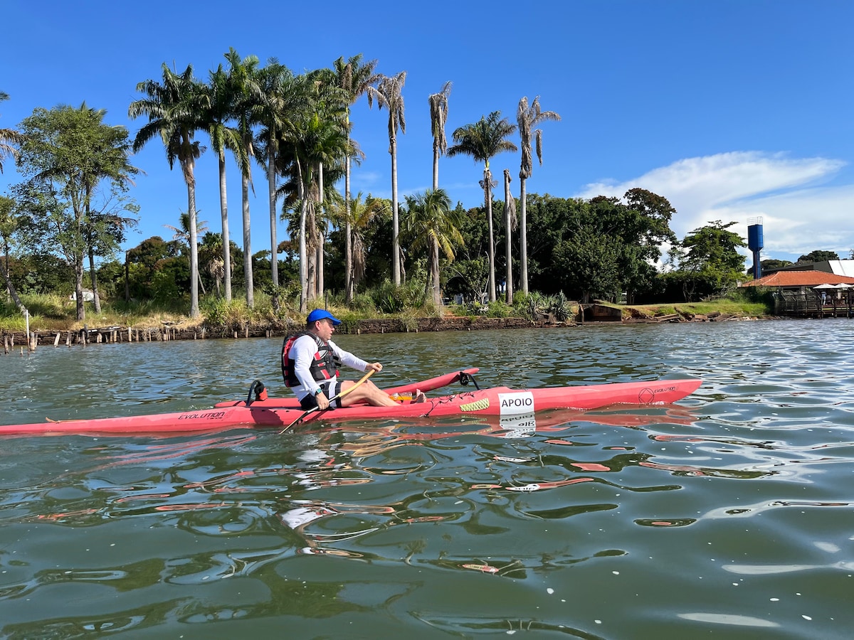 Paddle safely on Lake Paranoá