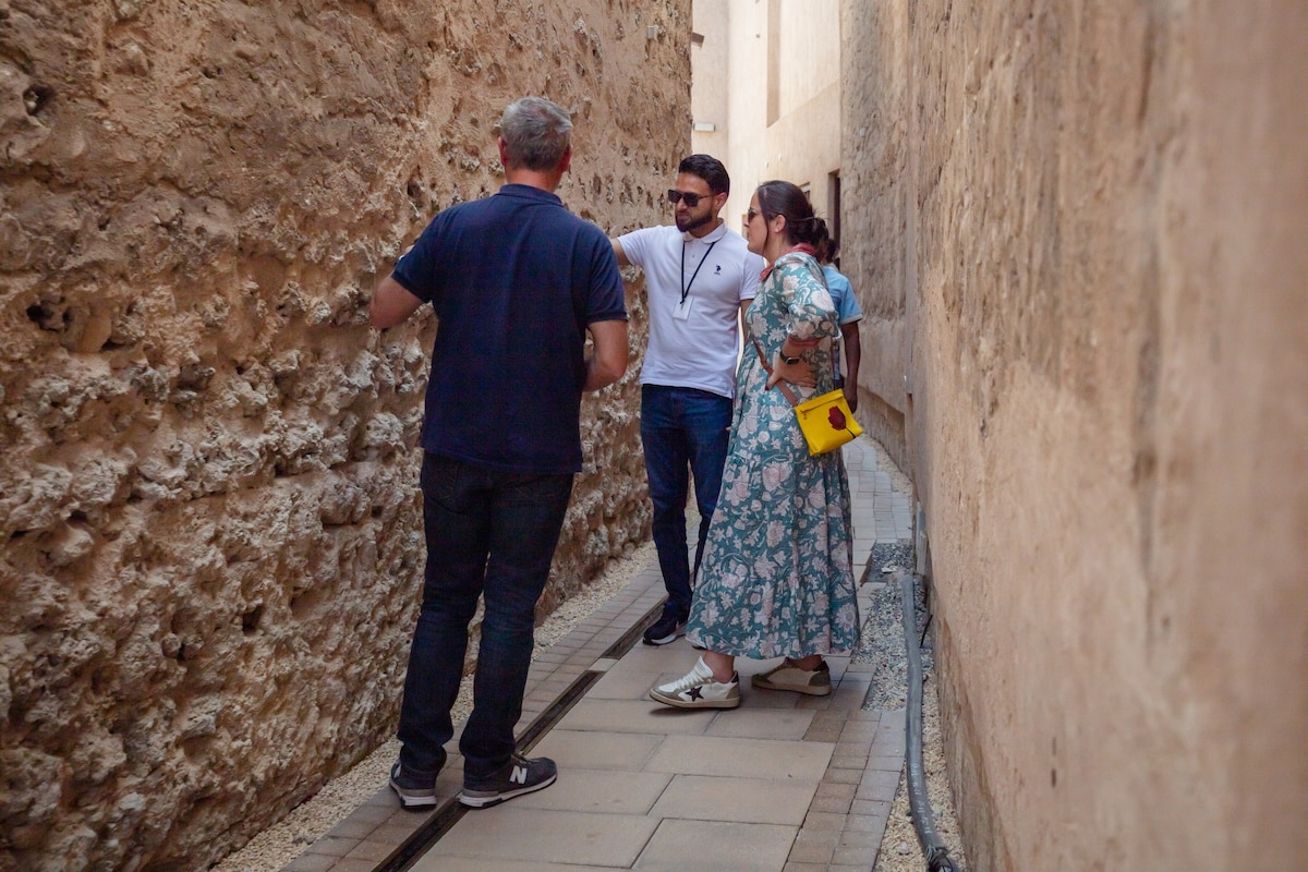 Historic Dubai Walking Tour:Food, Abra Ride & Souq