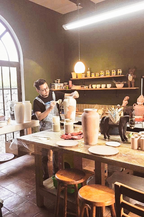 Paint Talavera items with an artist and teacher