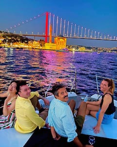 Croisière en yacht sur le Bosphore au coucher du soleil pour groupe privé à Istanbul