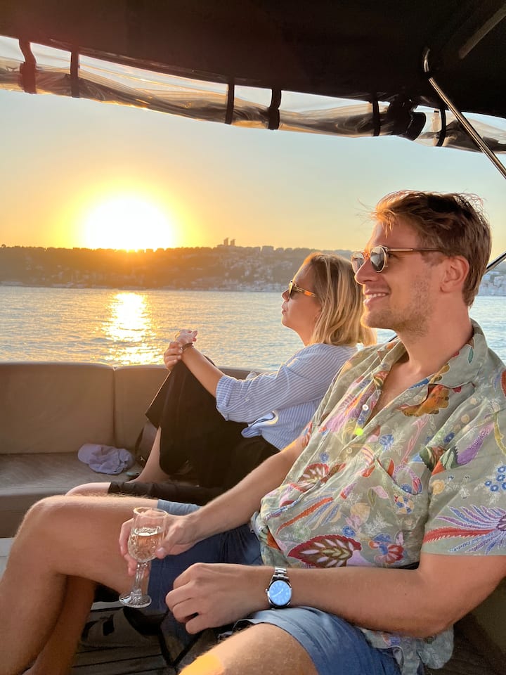 Tour privado en yate de lujo al atardecer en el Bósforo