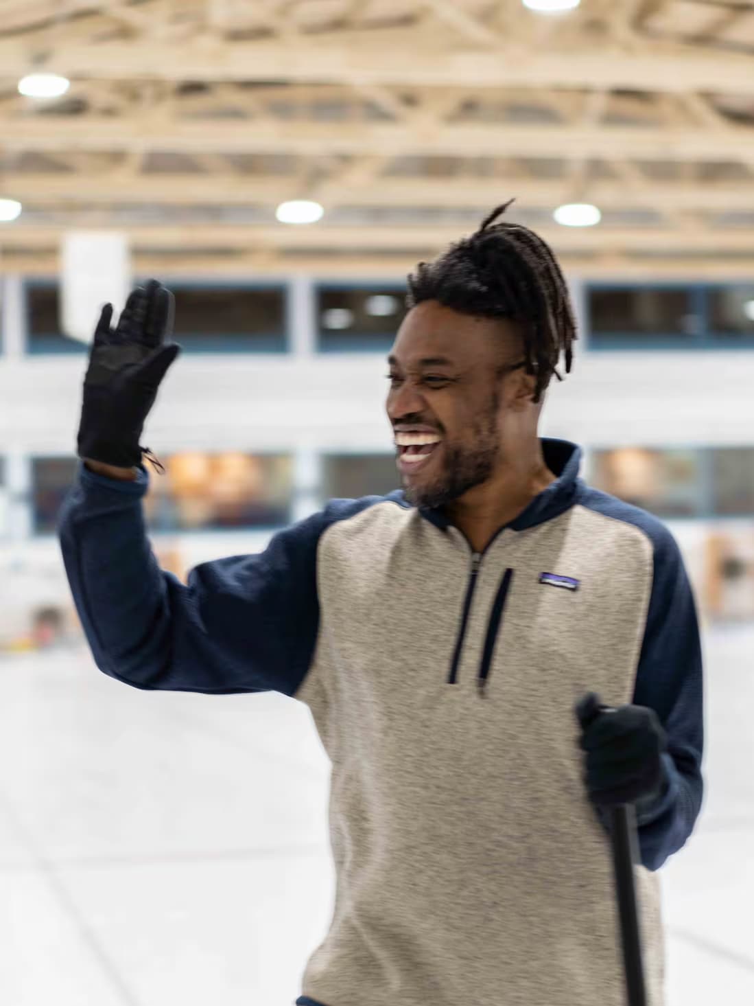 Apprenez à jouer au curling avec un joueur expérimenté