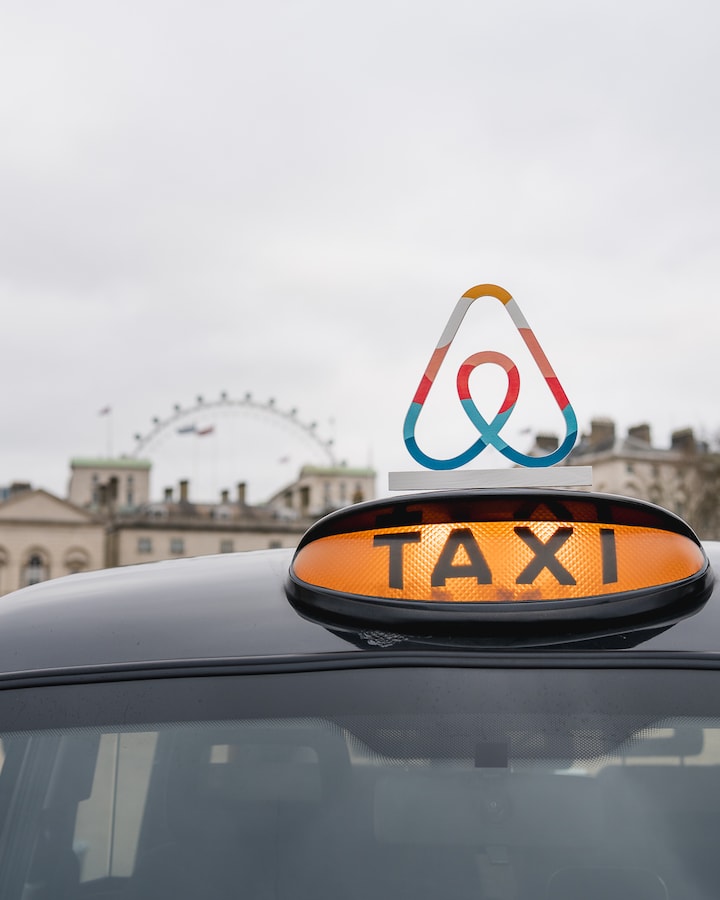 Discover London in a Panoramic City Cab · ☆4.99
