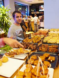 Degusta pintxos en bares vanguardistas