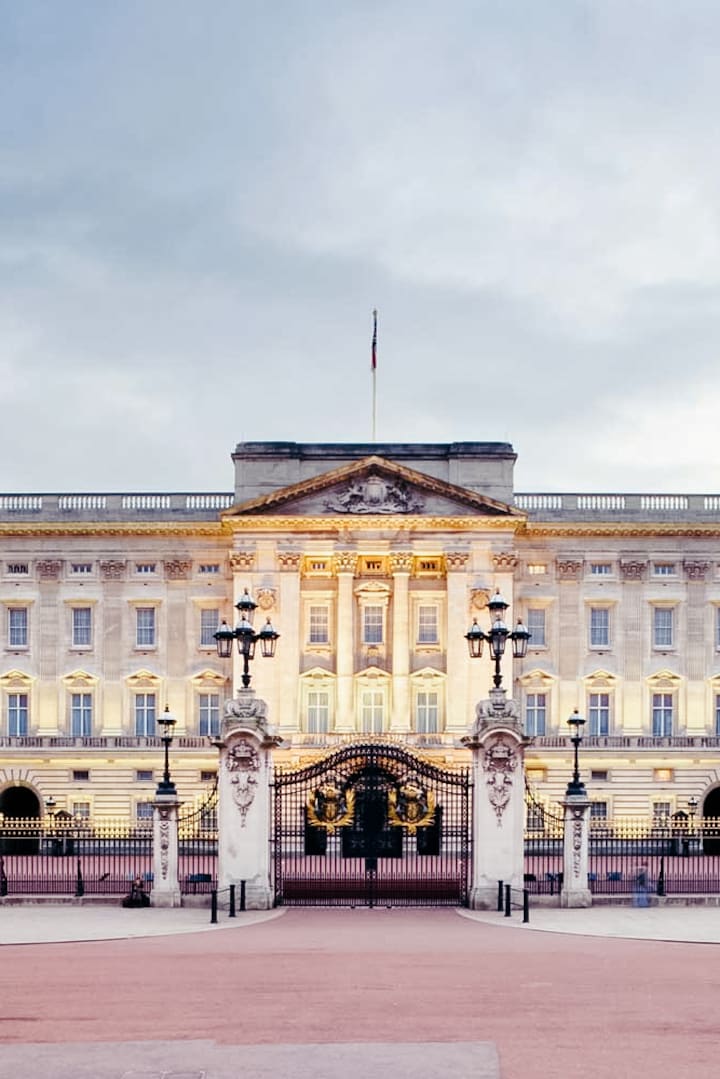 Explore 30+ London sights · ☆4.91
