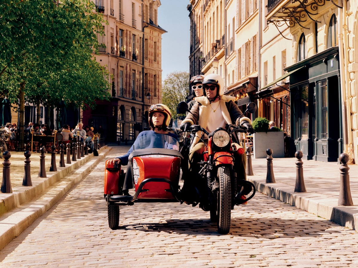 Balade à bord d'un sidecar parisien