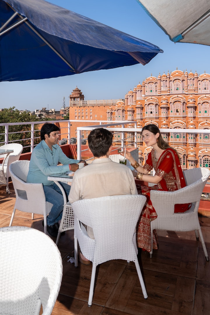 Explore Jaipur city with an experienced tour guide · ☆4.97