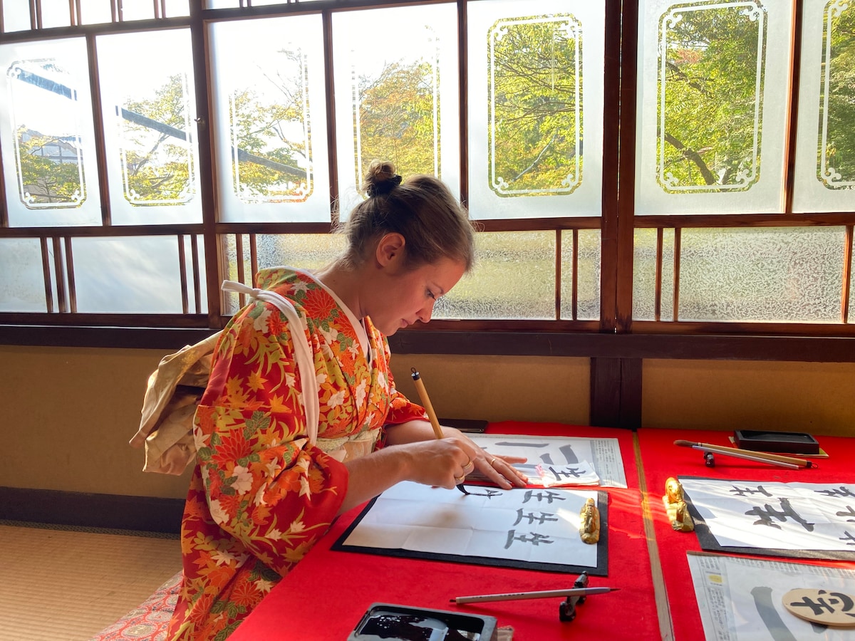 Enjoy kimono, Tea Ceremony and Calligraphy