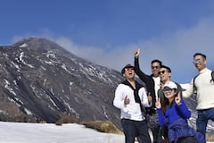 埃特纳火山隐秘瑰宝徒步之旅：Valle Bove 和熔岩隧道（含装备）