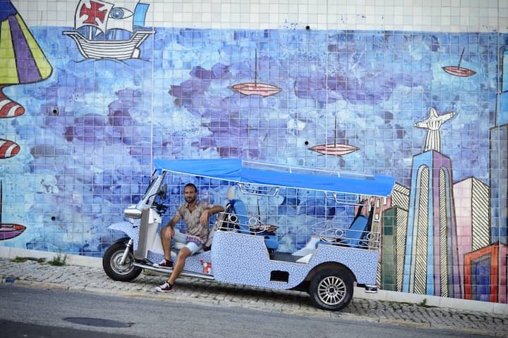Discover the Seven Hills aboard a Tuk-Tuk