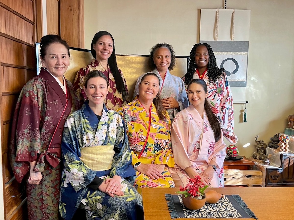 Tea ceremony experience with simple kimono in Onna