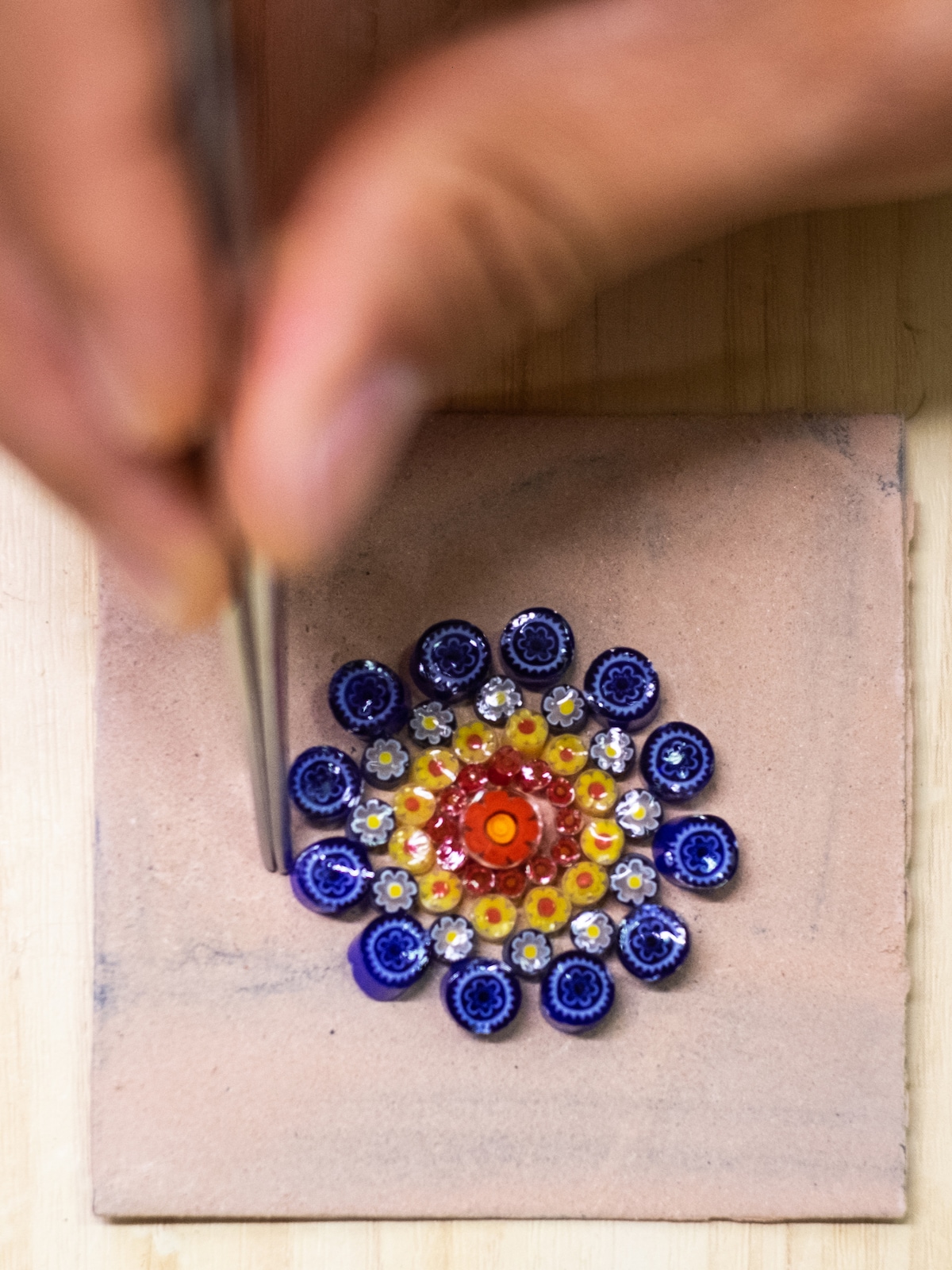 Create a unique pendant with Murano glass