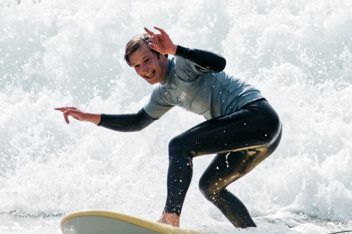 Serene surf lesson