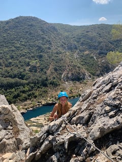 Tirolina y escalada: una vía ferrata en Collias