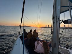 Sunset in Barcelona with Champán & Snacks
