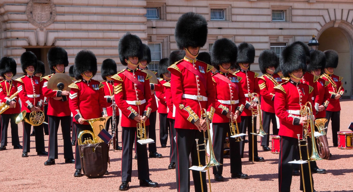 Changing of the Guard Walking Tour