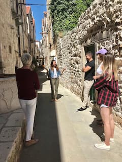 Promenera genom kulturarvet i Hvar