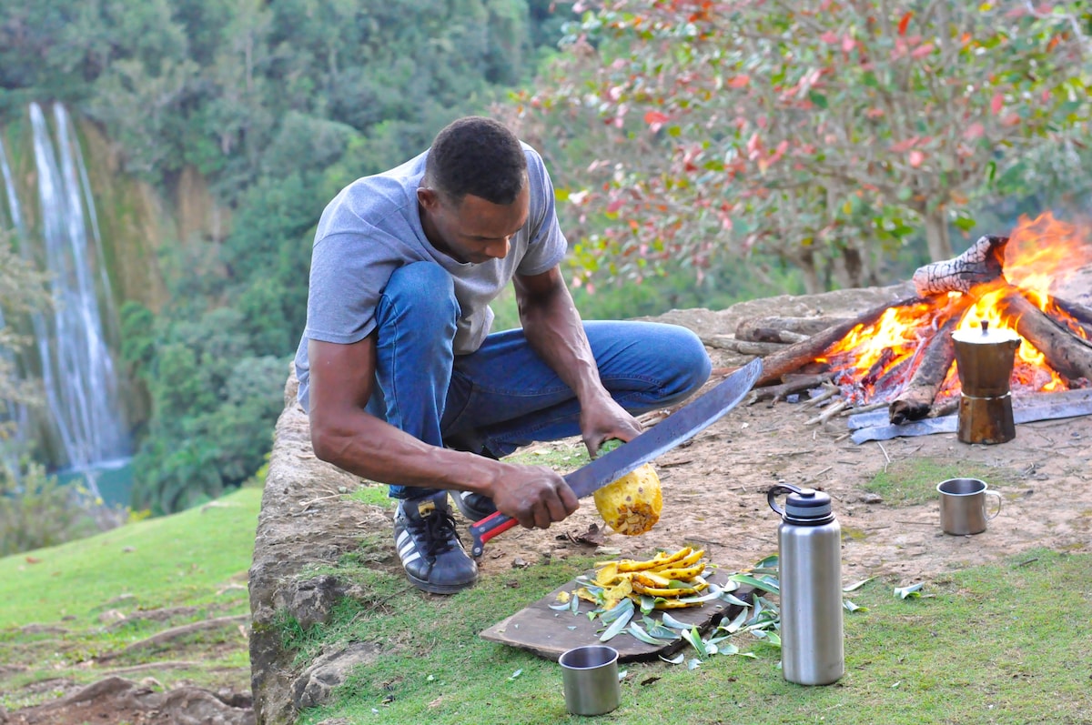 Hike to el limon waterfall