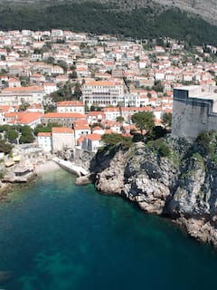 Captura el espíritu del casco antiguo de Dubrovnik en francés