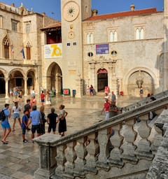 Captura el espíritu del casco antiguo de Dubrovnik en francés