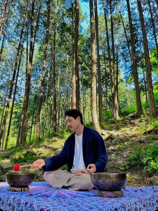 Relax your body and mind with a singing bowl meditation experience in the quiet Jeonju