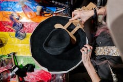 Craft bespoke hats in Parisian workshop
