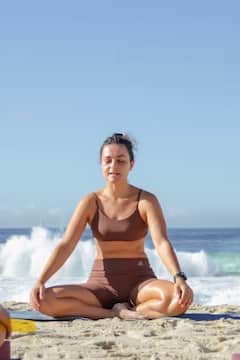 Yoga matinal à Copacabana et expérience açaï