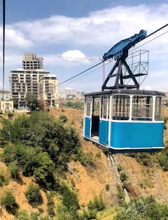 טביליסי החבויה: ברוטליסטית וחיים מקומיים