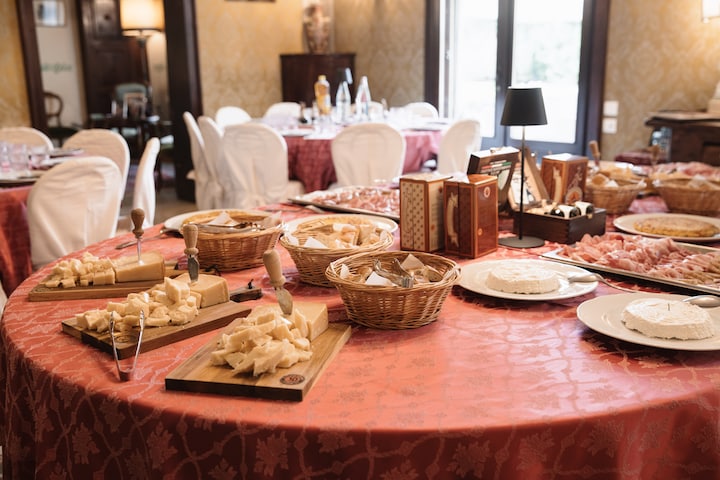 Visit to the vinegar factory and Balsamic lunch · ☆4.98