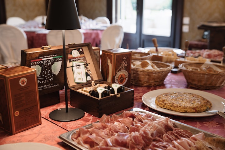 Visit to the vinegar factory and Balsamic lunch · ☆4.98