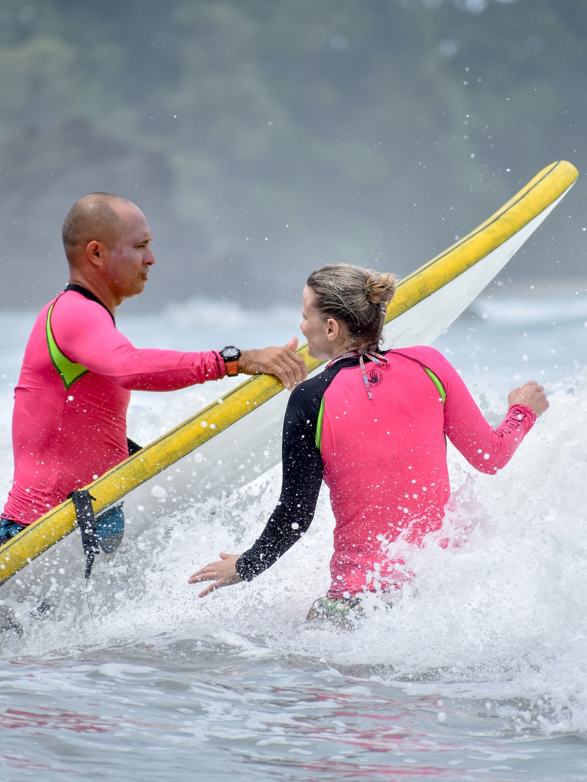Learn surfing in Manuel Antonio