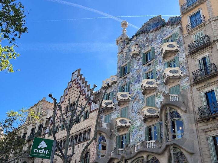 Gaudí & Catalan Modernism with an architect · ☆5.0
