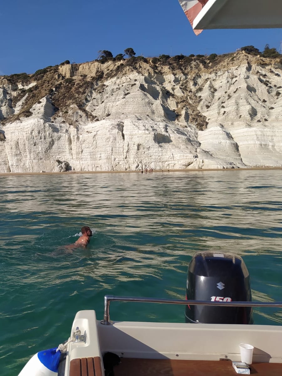 לגלות את Scala dei Turchi בסירה