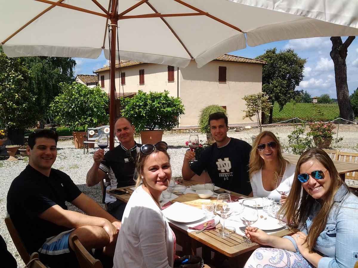 Taste wines and olive oils in Chianti