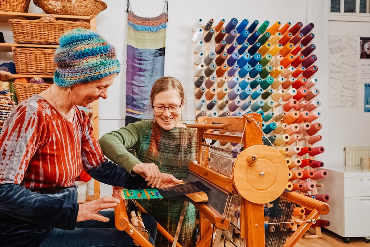 Navigate SAORI freestyle weaving