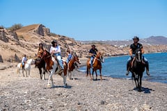 רכיבה על חוף מונוליטוס
