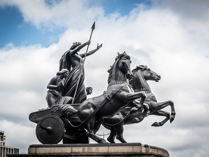London's Palaces and Parliament Walking Tour · ☆4.91