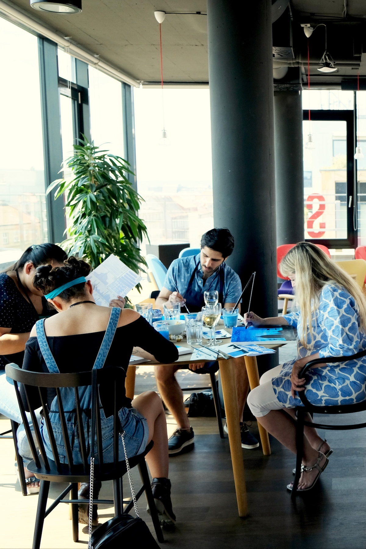 Paint Pragues skyline with an artist