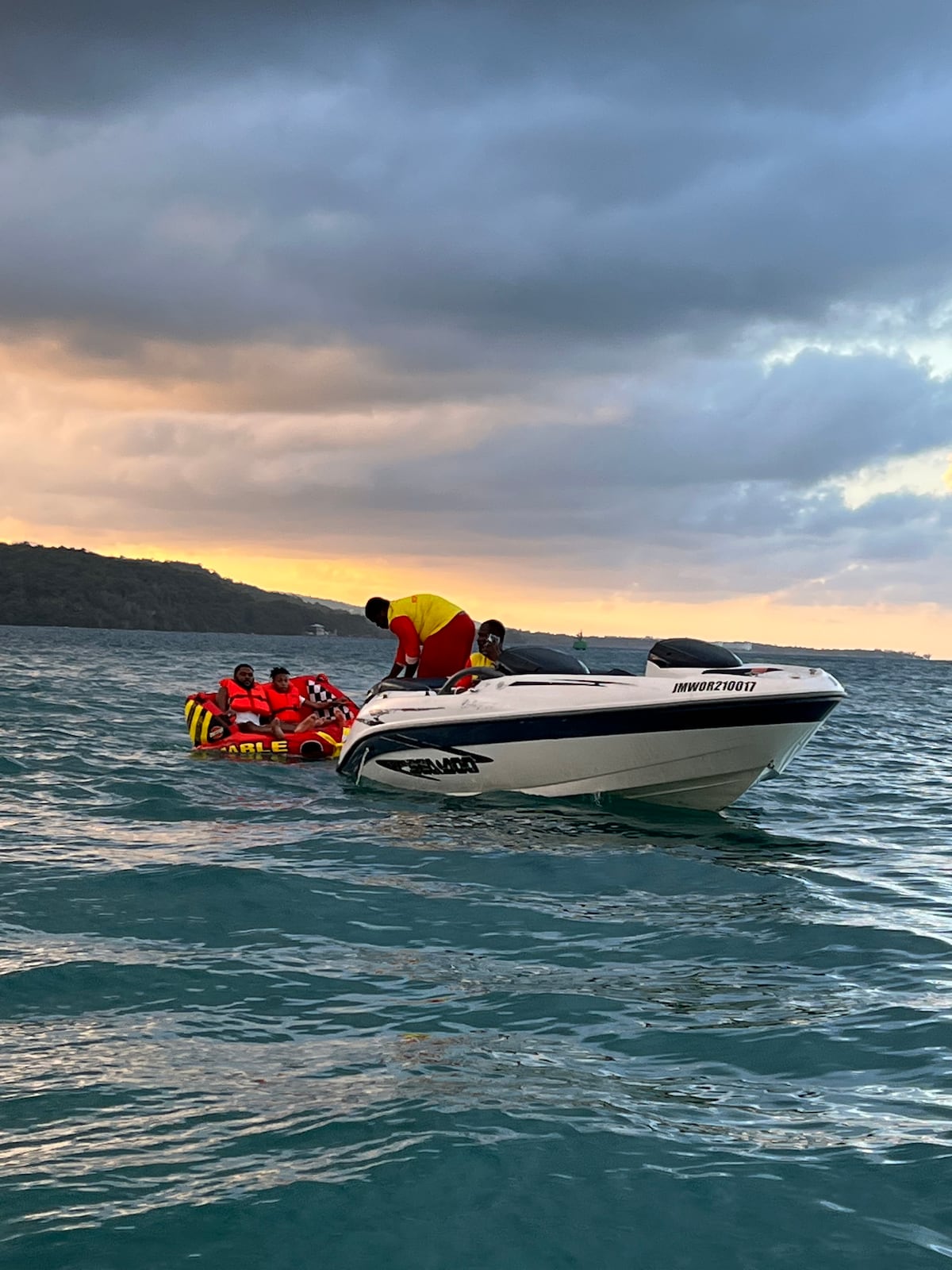 Tubing am Meer und Mineralienpool