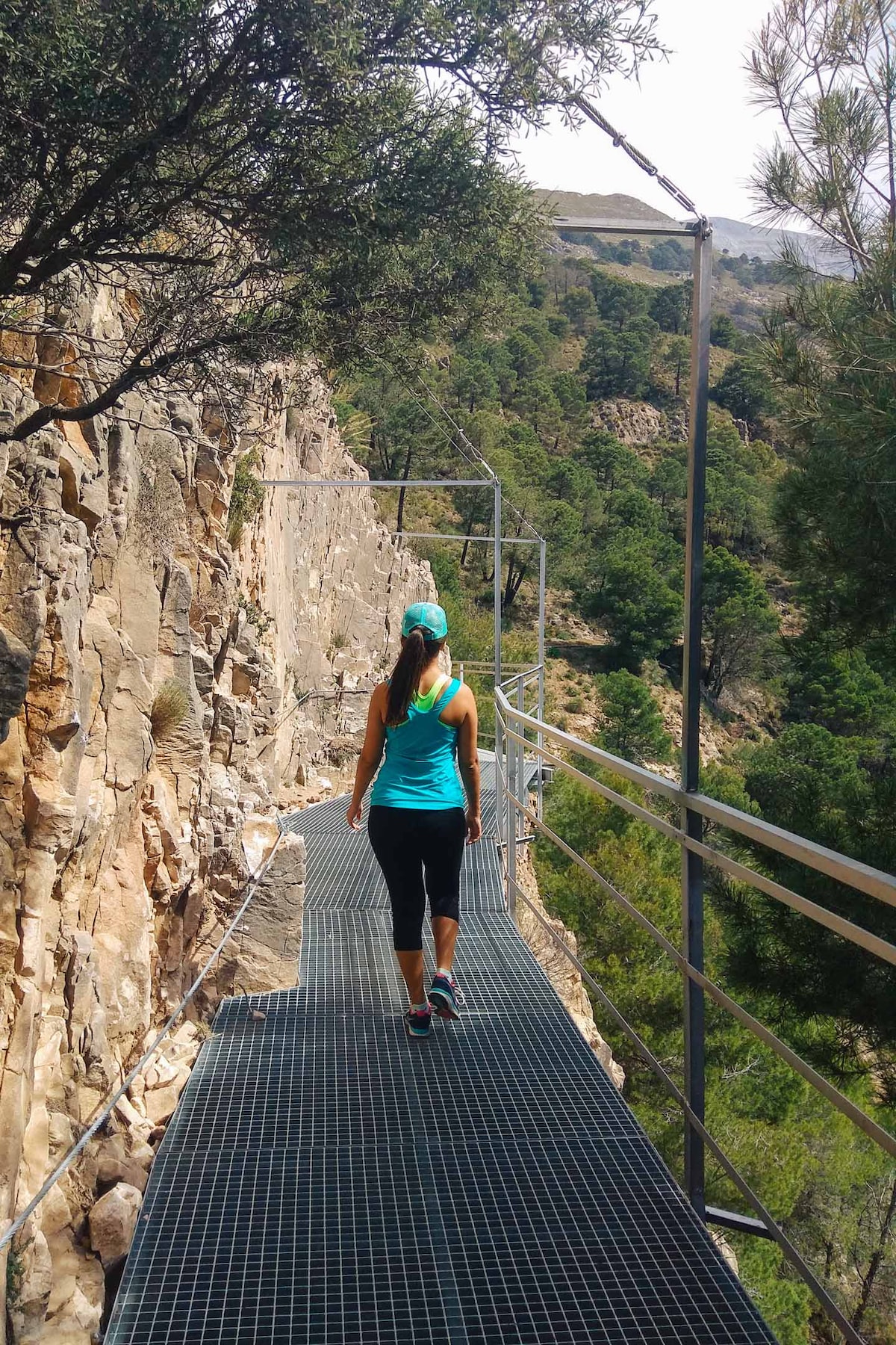 Hiking Saltillo gorge and white village