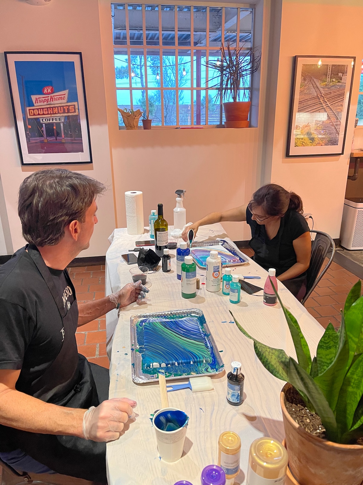 Learn acrylic pouring techniques