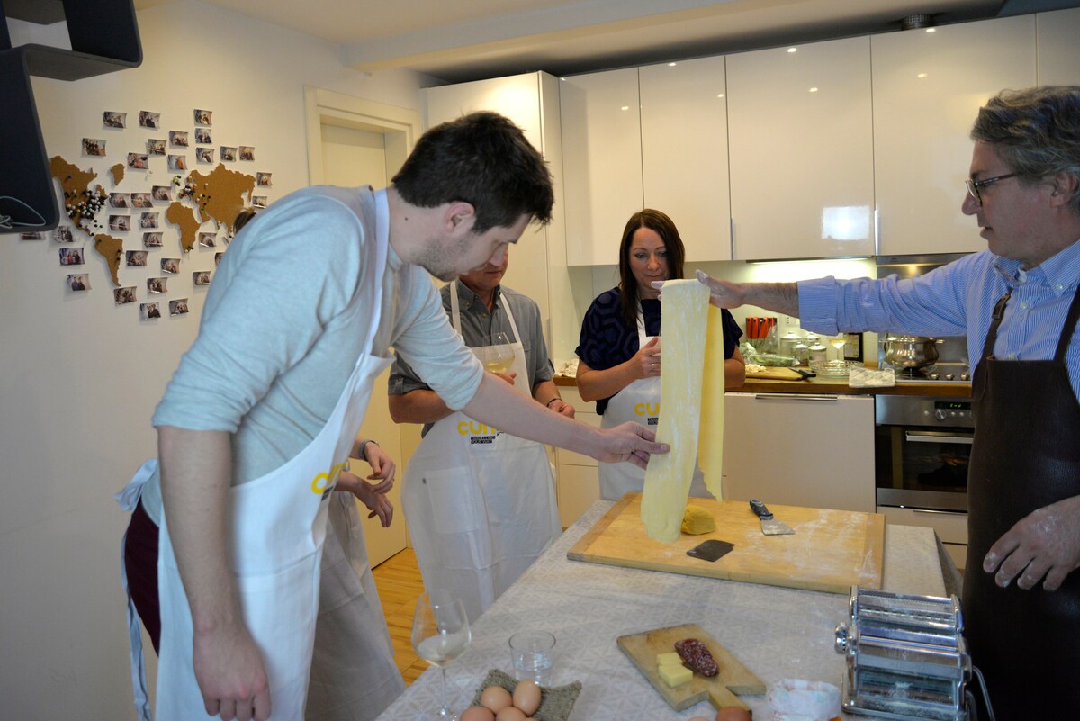 Cook a market-to-table meal in the heart of Venice