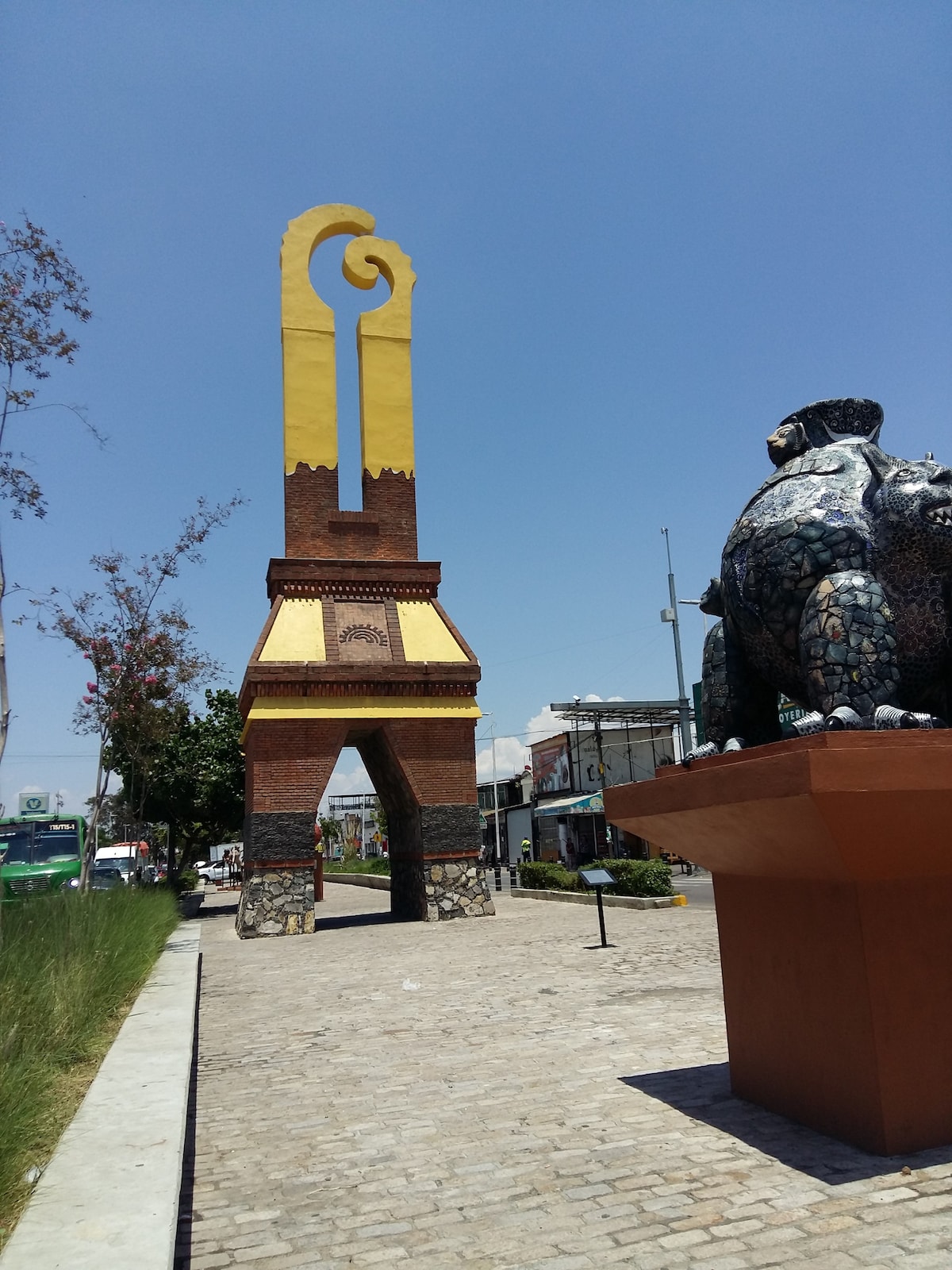 Explore Tonalá’s artisan city