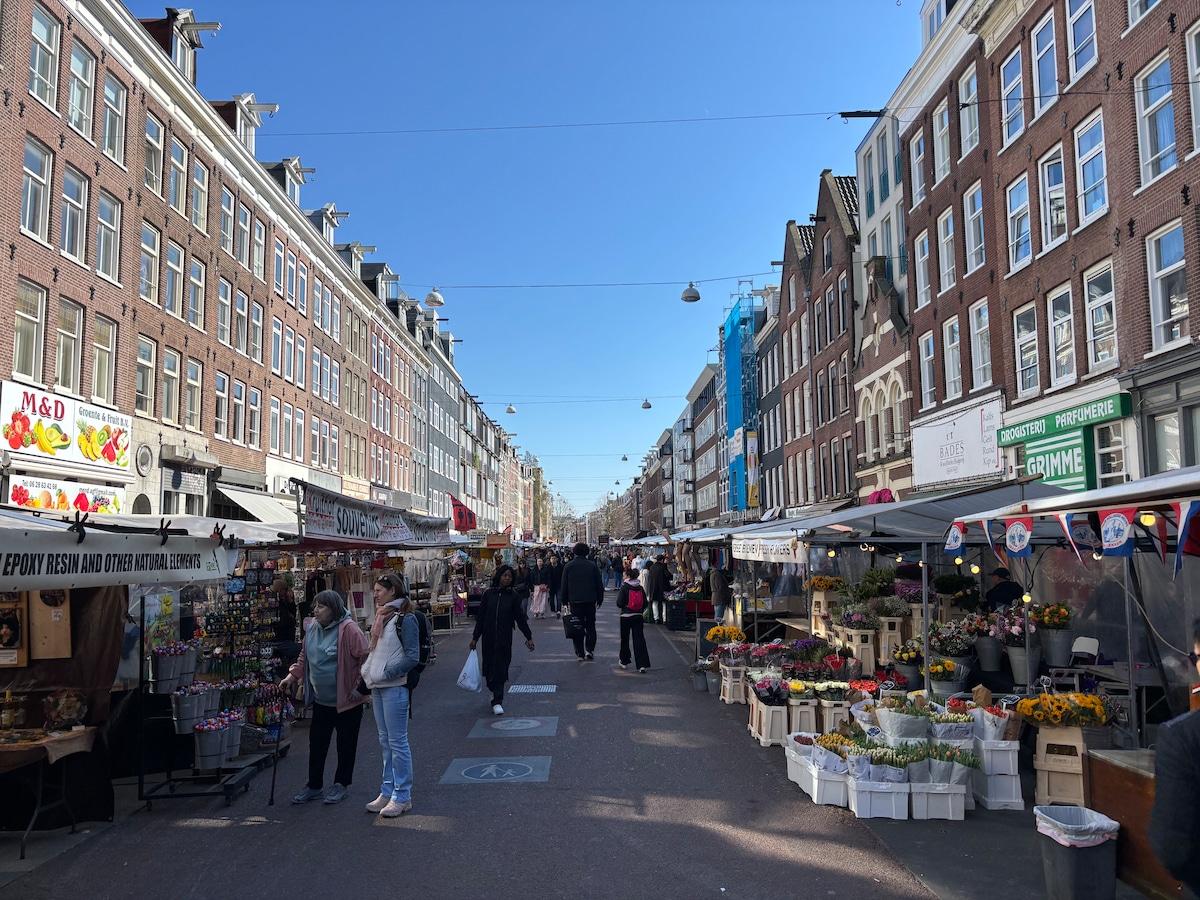 Amsterdam streetトレイと，ハウス4点の5個セット Amazon.com: Educa - Dancing Houses, Amsterdam - 1000 Piece Jigsaw
